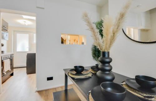 Liverpool House | Ripon By Serene Stays Stylish Liverpool Home Sleeps 5 with Free Parking Fast WiFi and Close to Stadiums