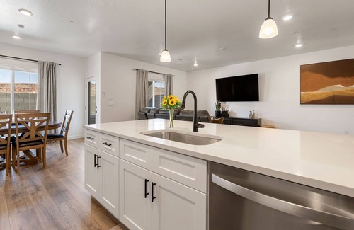 St. George House | Ripple Retreat: Private Hot Tub + Enclosed Yard