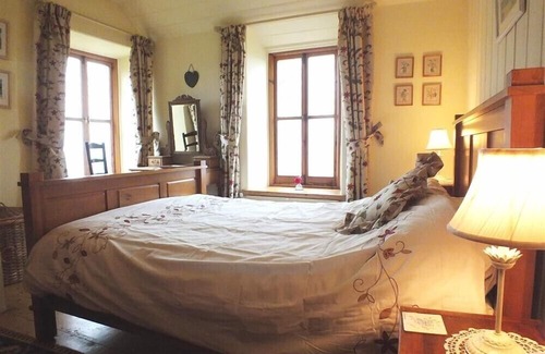 Newport Cottage | RISING SUN, pet friendly, with open fire in Newport, Pembrokeshire