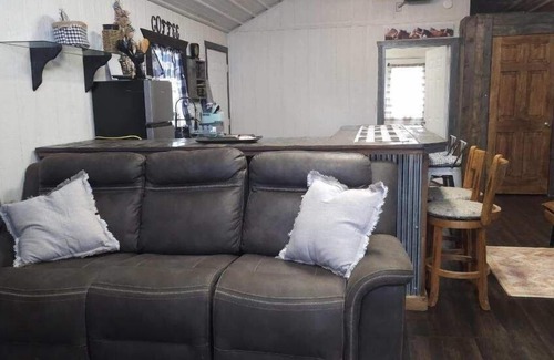 Browning Cabin | Rising Wolf CabinnGlacier National ParknCentralized location for exploring