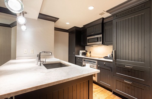 Avon Resort | Ritz-Carlton Bachelor Gulch King Suite. Unmatched Luxury