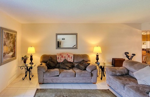 Welaka Condo | River Bend Resort - Pool View 2BR, 2nd floor #A205