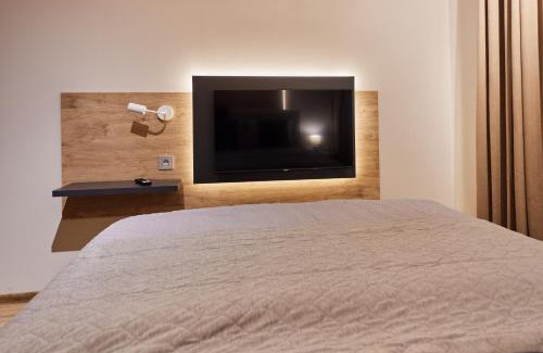 Petrovaradin Villa | River Breeze House