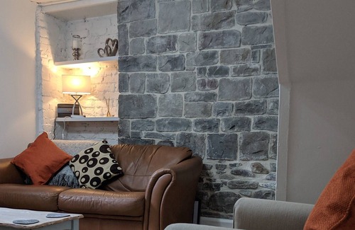 Margam Cottage | River Cottage Abercraf, near Brecon beacons, henrhyd waterfalls, Caves & more.