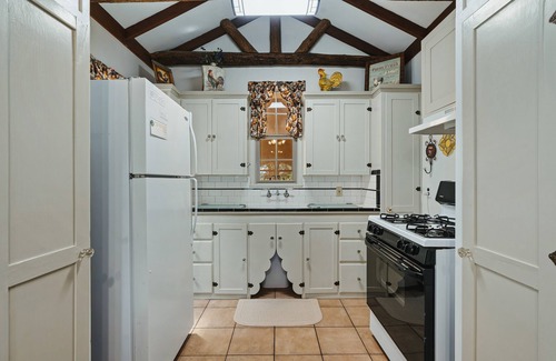 New Braunfels Cottage | River Cottage on the Comal Springs - Long term rentals