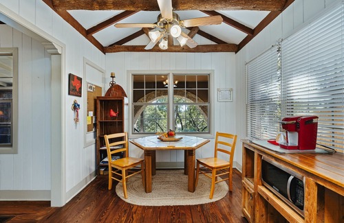 New Braunfels Cottage | River Cottage on the Comal Springs - Long term rentals