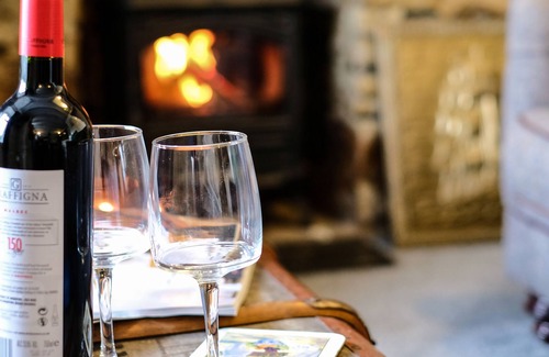 Mount Cottage | RIVER COTTAGE, pet friendly, with open fire in St Neot