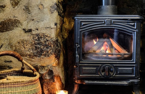 Mount Cottage | RIVER COTTAGE, pet friendly, with open fire in St Neot