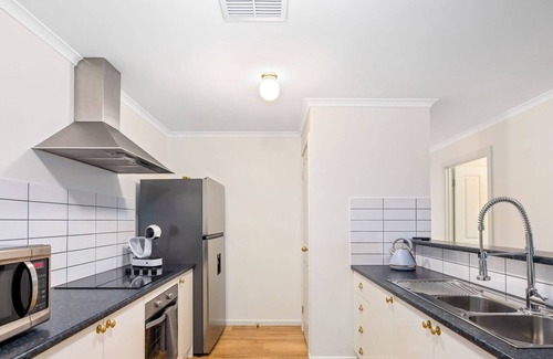 Seymour House | River Dais Summary: L