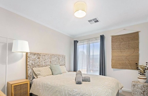 Seymour House | River Dais Summary: L