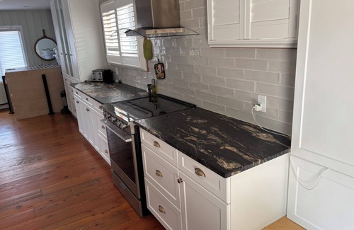 Port Dover Apartment | River front cottage close to the beach