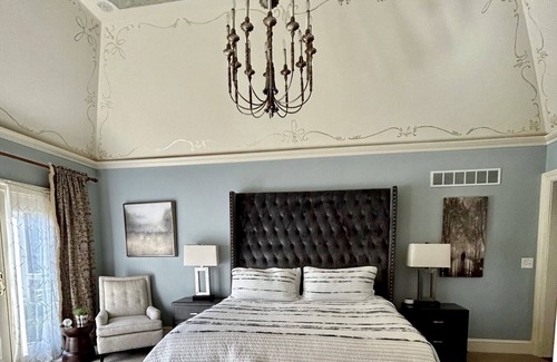 Olmsted Falls House | River Front Estate with Charming Guesthouse