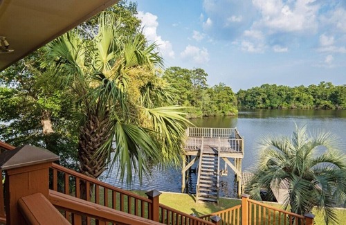 D'Iberville House | River house Biloxi sleeps 12 huge outdoor entertainment area with life size game
