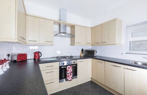Llwchwr Apartment | River House with Parking