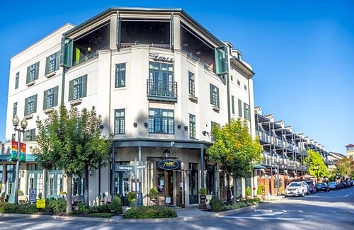 Harbor Town Hotel | River Inn of Harbor Town