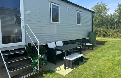Great Billing House | River Meadows Retreat. Contemporary, spacious caravan. 3 Bedroom, sleeps 8