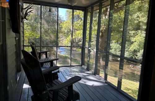 Suches Cabin | River Rapids - Books, Games, Firepit, Cabin on the Toccoa River!