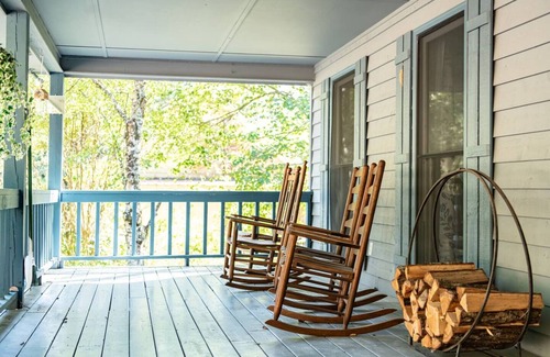 Suches Cabin | River Rapids - Books, Games, Firepit, Cabin on the Toccoa River!