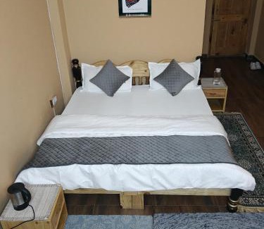 Banjar Apartment | River Reflection Home Stay at Tirthan Valley