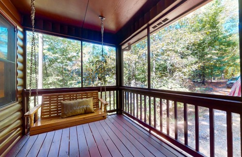 Ellijay House | River's Creekside Cabin