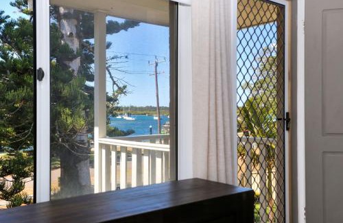 Tea Gardens House | River Tonic