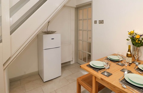 Corbridge Cottage | RIVER VIEW, character holiday cottage, with a garden in Corbridge