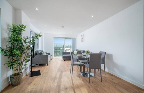 Woolwich Riverside Apartment | River View Mins to O2 & London Excel