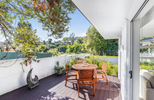 Te Rapa House | River View Retreat, Luxury & central - By KOSH BNB