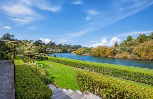 Rangatira Park House | River View Retreat Taupo
