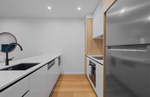 Surfers Paradise Apartment | River View Stunning Modern 2BR *Parking/Pool*