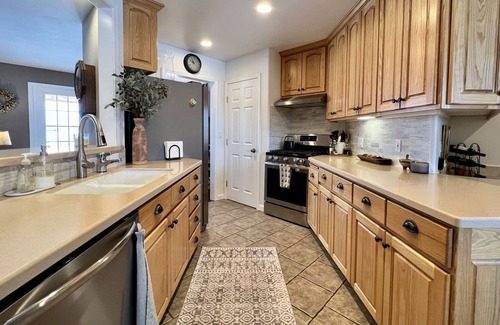 Baker City House | River Walk North - Beautiful 3 Bdrm, 2 Bath
