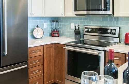 Lincoln Resort | River Walk Resort One bedroom Suite w/balcony & mount view from 5th floor VIP.