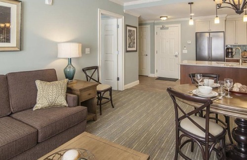 Lincoln Resort | River Walk Resort One bedroom Suite w/balcony & mount view from 5th floor VIP.