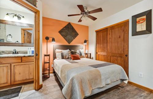 Four O'Clock Apartment | Riverbend 103