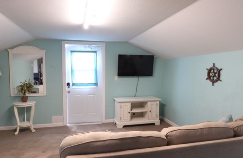 Tropic Apartment | Riverfront 1 Bedroom Suite with river views