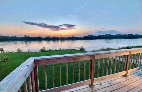 St. Joseph House | Riverfront 2 bdrm Jacuzzi Cabin with Sunset Balcony