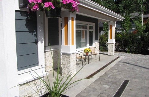 District of North Vancouver House | Riverfront Bed and Breakfast - Capilano Room