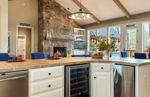 Pangburn House | Riverfront Bliss- Private River Dock & Two King rooms!