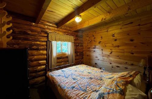 Crystal Falls House | Riverfront Cabin 9