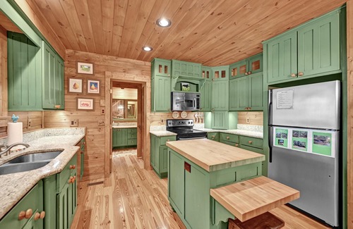 Rutherfordton Cabin | Riverfront cabin, private, hot tub, firepit, quiet, gated community