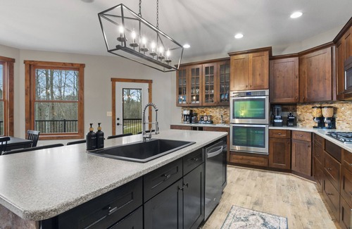 Thompsonville Ski Chalet | Riverfront Chalet on 5 acres~GameRoom~Spa~Gym~Firepit~Theater~2min to CrystalMtn