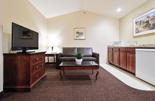 Pembine Hotel | Riverfront Escape! 2 Relaxing Units Near Trails! Pool, Gym & Free Parking!