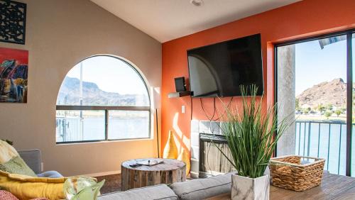 Parker Strip House | Riverfront Escape with dock