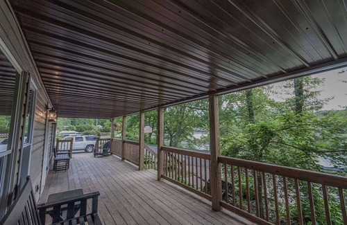 Confluence House | Riverfront Lodge | 4BR,3BA, Hot Tub, River Access