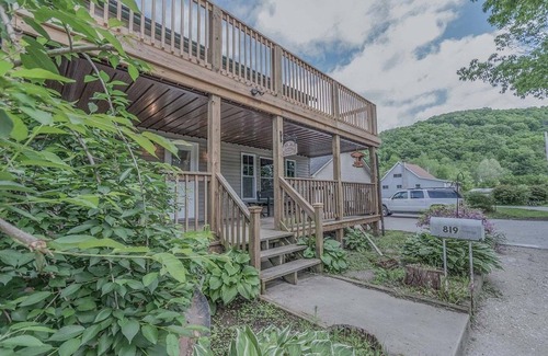 Confluence House | Riverfront Lodge | 4BR,3BA, Hot Tub, River Access