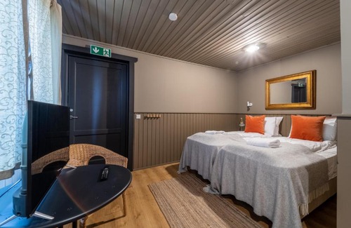 Hella House | Riverfront Lodge Hella