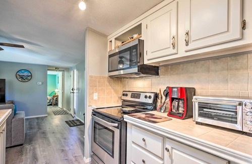Lakehills House | Riverfront Pipe Creek Home w/Kayaks & Grill!