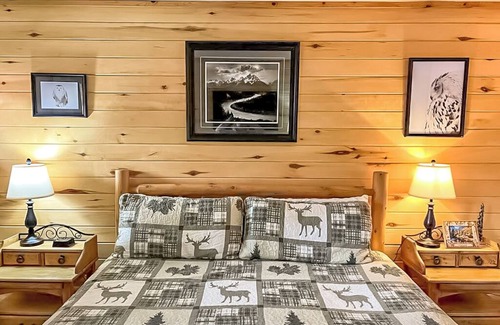 Estes Park Hotel | Riverfront Pool Motel, Views HK