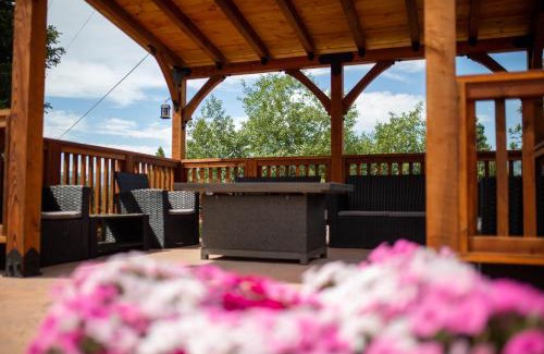 Yosemite Forks House | Riverfront Property with Waterfalls near Yosemite and Bass Lake