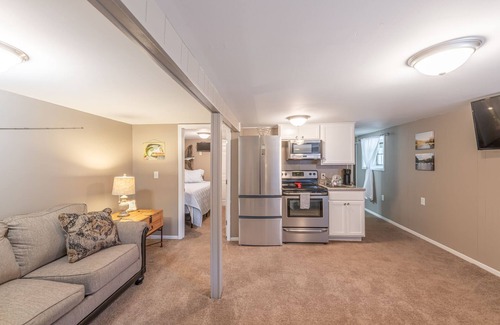 Bluff City House | Riverfront | Pvt Dock | Trout Fishing | Firepit | Hot Tub